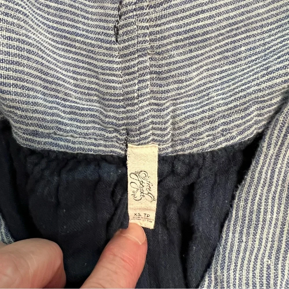 Free People All Who Wander Subtle Striped Blue White Top Cotton Chambray XS - Picture 8 of 13
